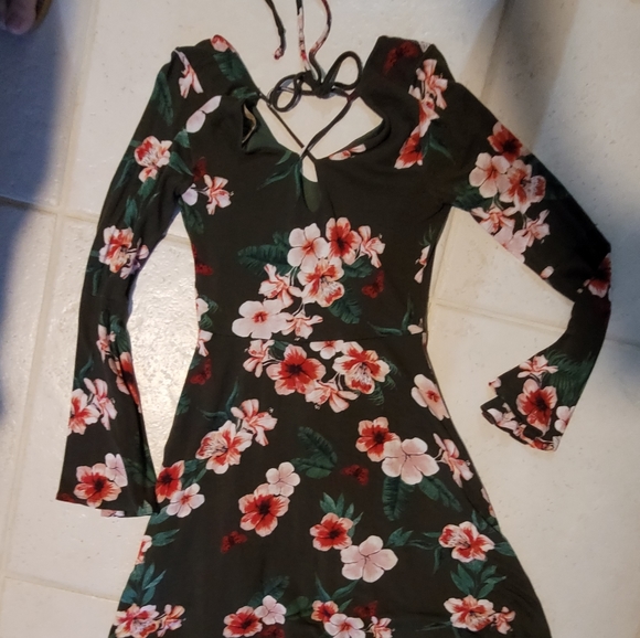 Cute flower dress - Picture 1 of 3